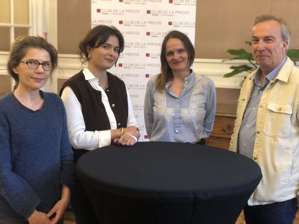 Dorothée Werner, Justine Briquet-Moreno et Catherine Robin ont remporté le prix Angle noir 2025, pour Elle, et Frédéric Crotta, le prix Coup de coeur, pour Society. Crédit : Claire Hohweyer